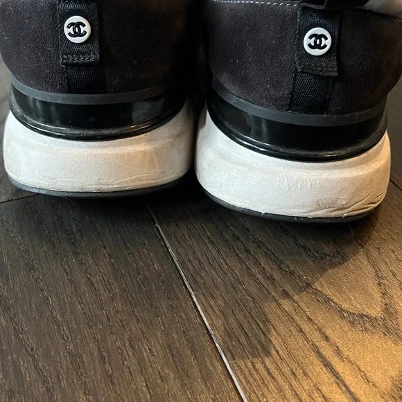 CHANEL Black and Gray Men's CC Logo Low-Top Sneakers - Picture 5 of 12